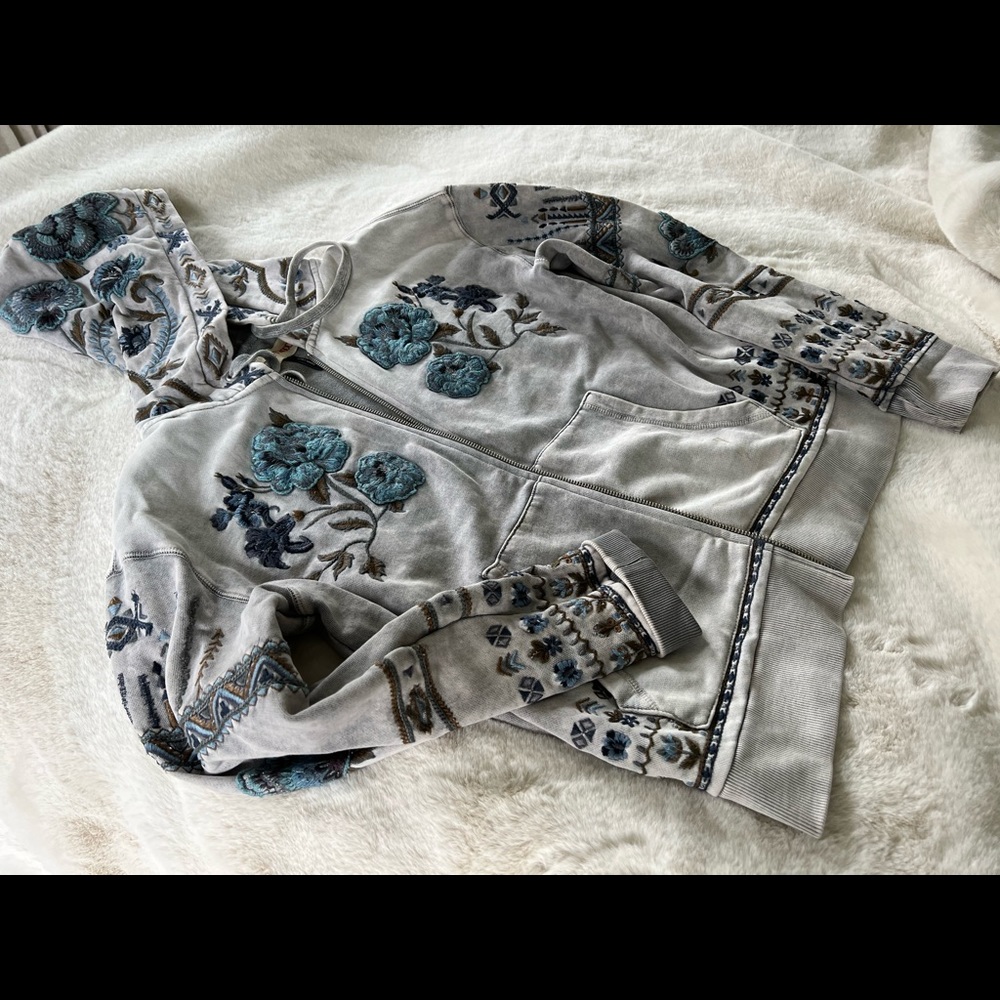 Full zip hood sweatshirt